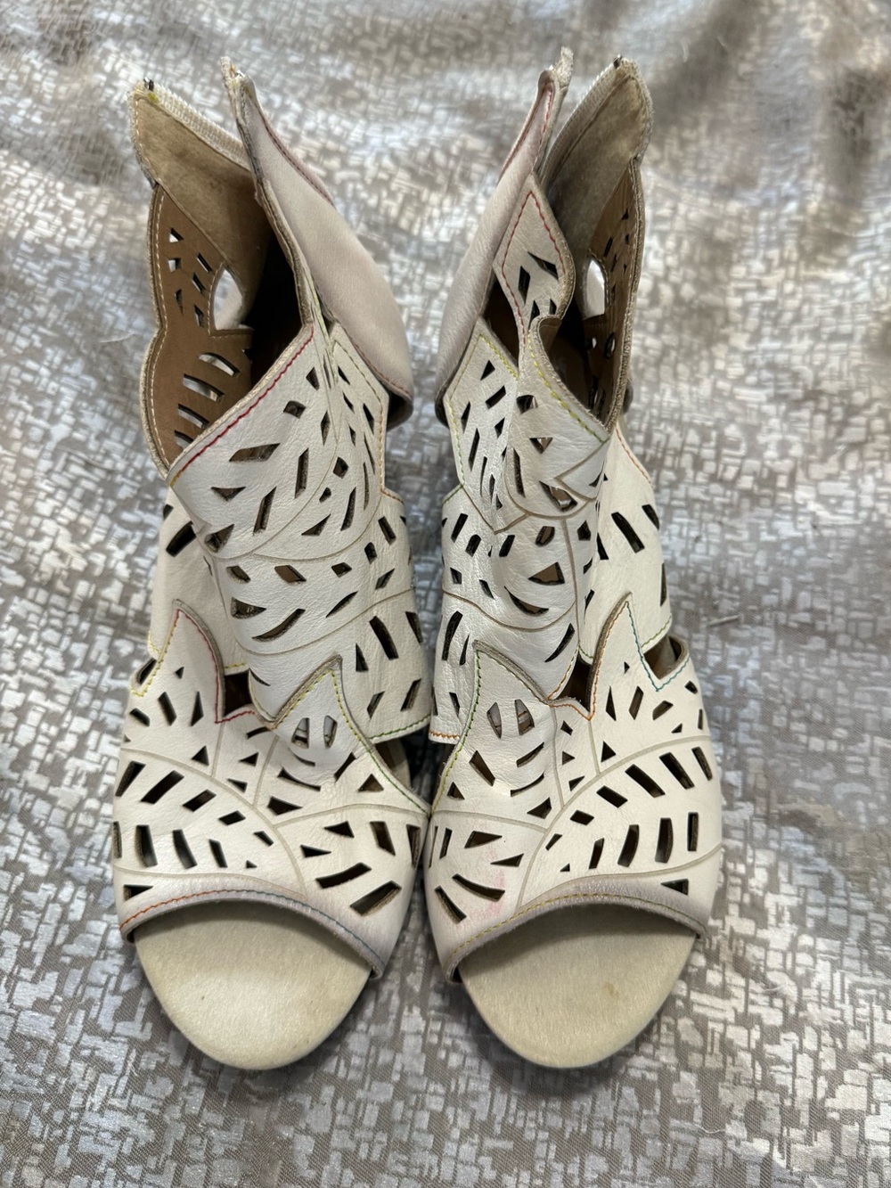 L’Artiste Women's White Laser-Cut Open-Toe Heels with Back Zip